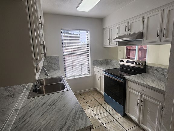 5th image of 3900 Camelot St APT D