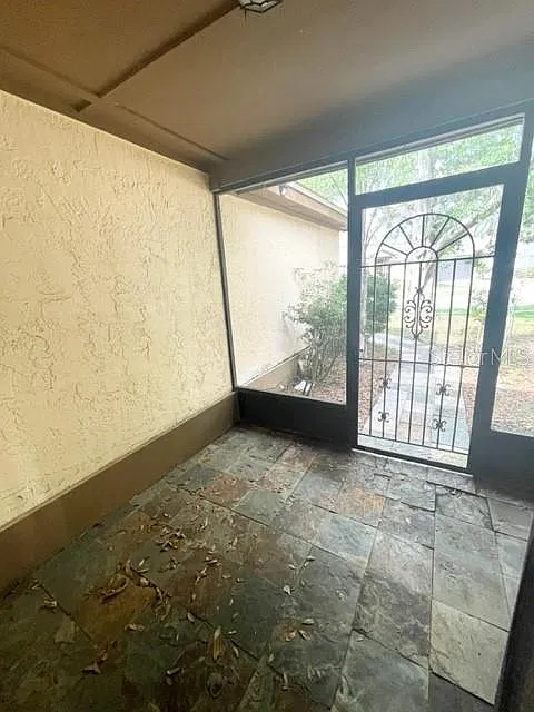 4 bed, 2.0 bath, 2040 sqft, $2,600 — Photo 3