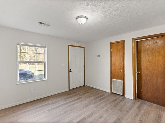 5th image of 300 Cross Creek Rd #3-37807
