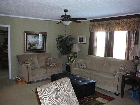 3rd image of 99 Belton Cir