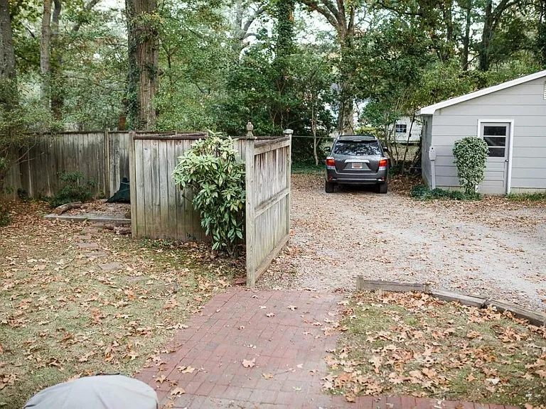 23 Vintage Ave — Photo 31