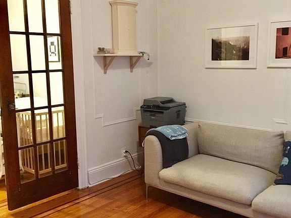4th image of 2569 33rd St APT 3B