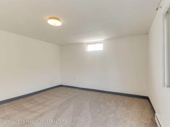 2127 Robinson Rd, Lansing, MI 48910