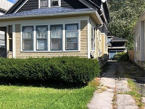 3rd image of 371 Newburgh Ave