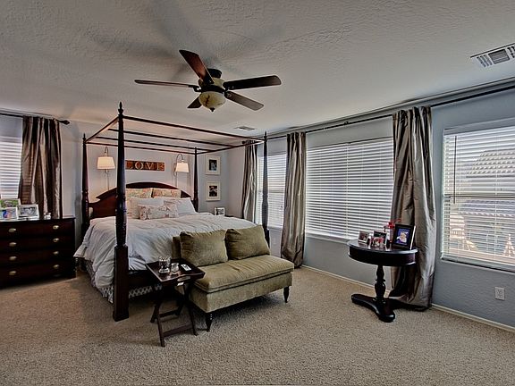 5th image of 3079 E Vallejo Dr