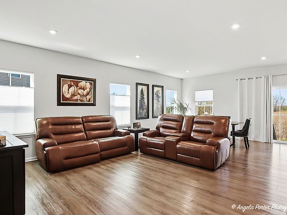 5th image of 7443 Alexandra Ln