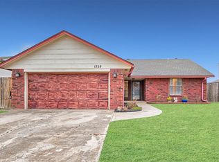 1329 NW 8th St, Moore, OK 73170