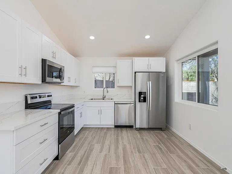 1120 E Waverly St #2 — Photo 14