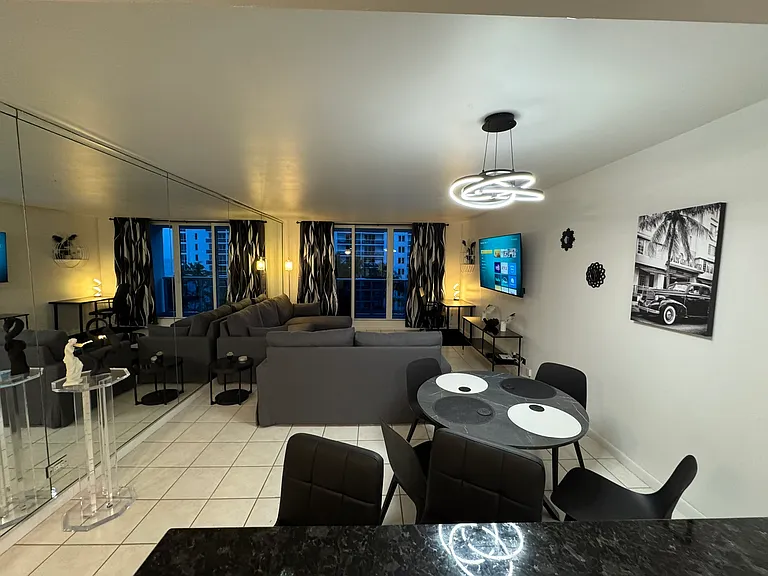 2301 Collins Ave #817 — Photo 8