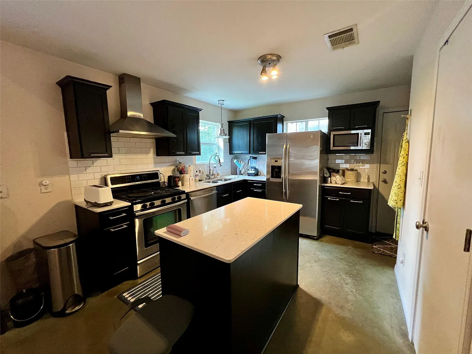 2 bed, 2.0 bath, 1111 sqft, $2,950 — Photo 4