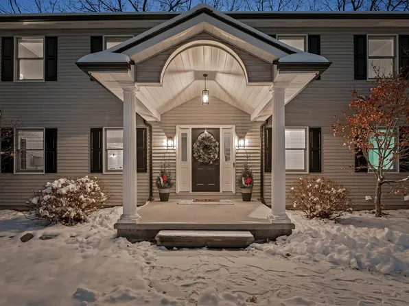 8301 Hyne Rd, Brighton, MI 48114