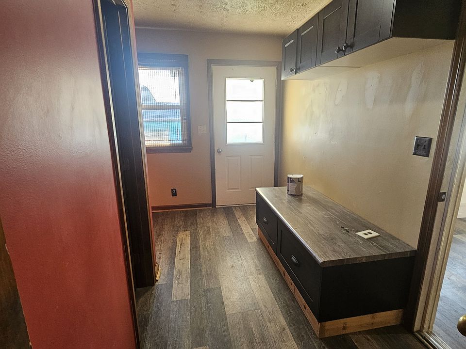 Walk in area to laundry room.