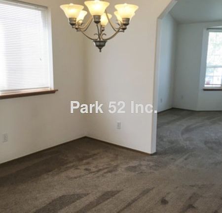 4th image of 12713 10th Ave E