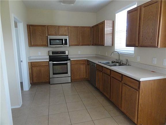 3rd image of 900 Dexter Dr