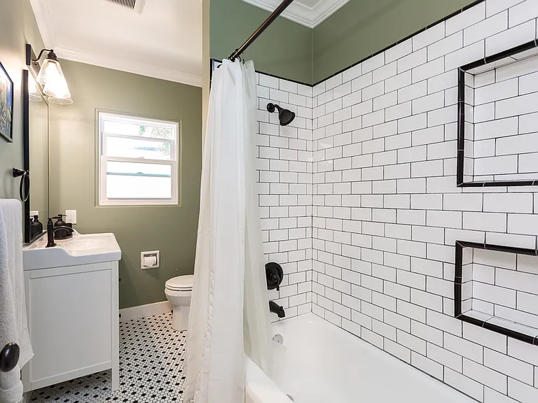 3820 Merivale Ave — Photo 19