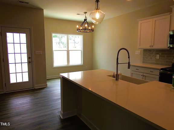 5th image of 308 Glee St