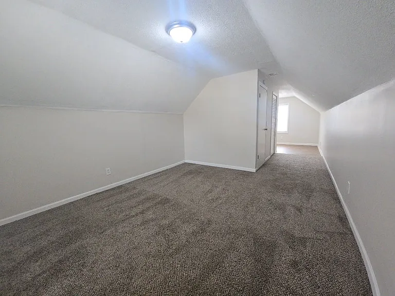 1011 Blakley Dr — Photo 17