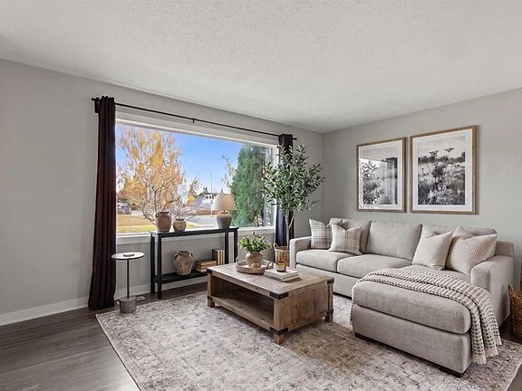 3rd image of 636 E Avery Pl SE