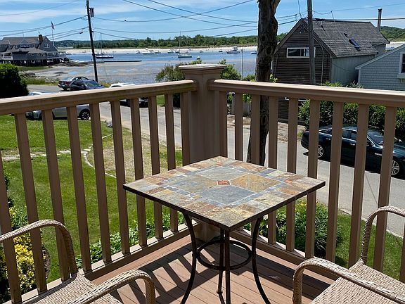 11 Private porch