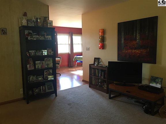 4th image of 47 Meadowlark Ln