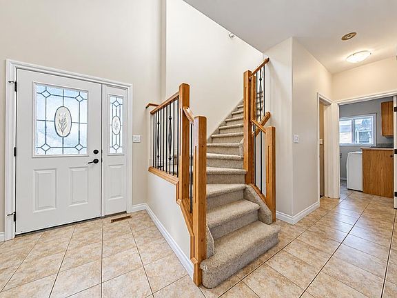 3rd image of 80 Irving Cres