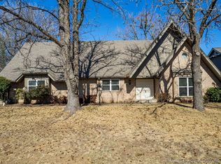 522 W Fairway Dr S, Broken Arrow, OK 74011