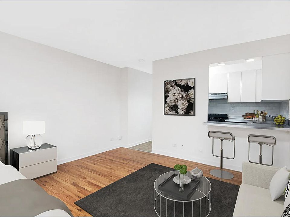 2nd image of 3512 N Pine Grove Ave #404