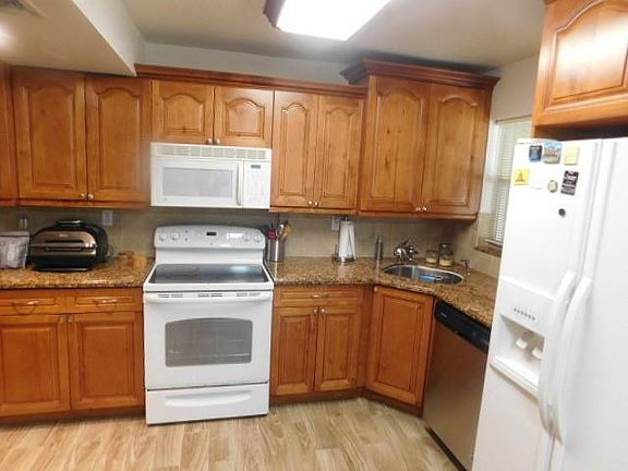 5th image of 8509 Old Country Manor #308