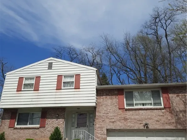 525 Hulton Rd, Oakmont, PA 15139