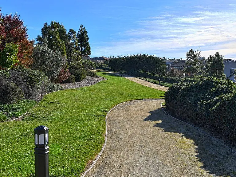 5005 Beach Wood Dr — Photo 32