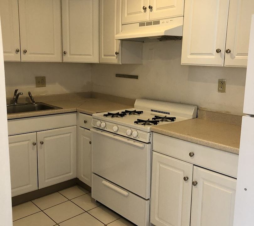 2nd image of 801 S 47th St APT 301