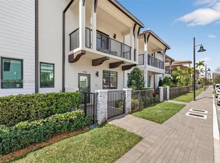 45466 NW 83rd Ave, Miami, FL 33166
