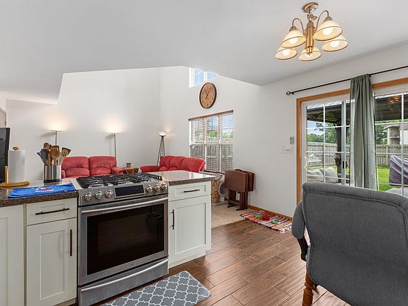 5th image of 297 Fox Trail Ct