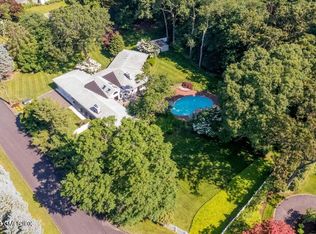 32 Greenbrier Ln, Stamford, CT 06903