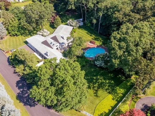 32 Greenbrier Ln, Stamford, CT 06903