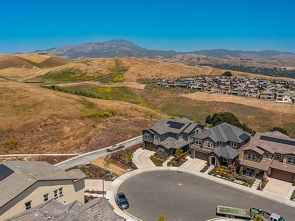 2nd image of 2571 Veneto Ct