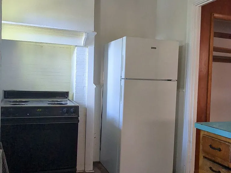 620 W King St — Photo 7