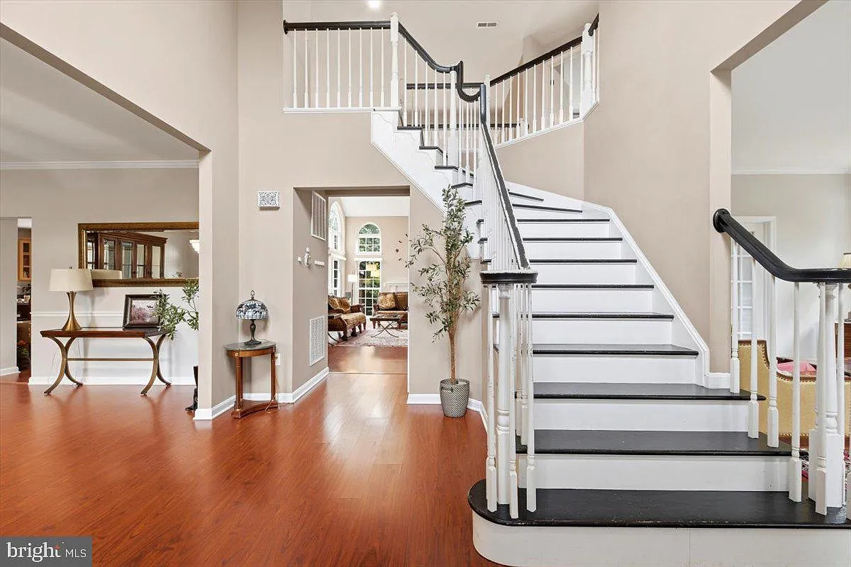 4 bed, 2.5 bath, 3266 sqft, $3,700 — Photo 3