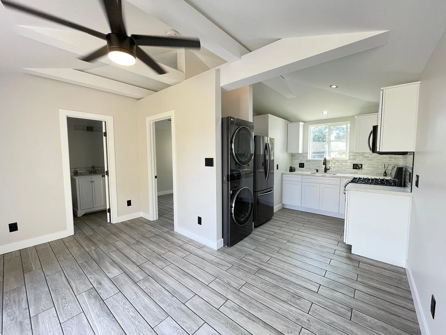 76 Montebello St — Photo 2