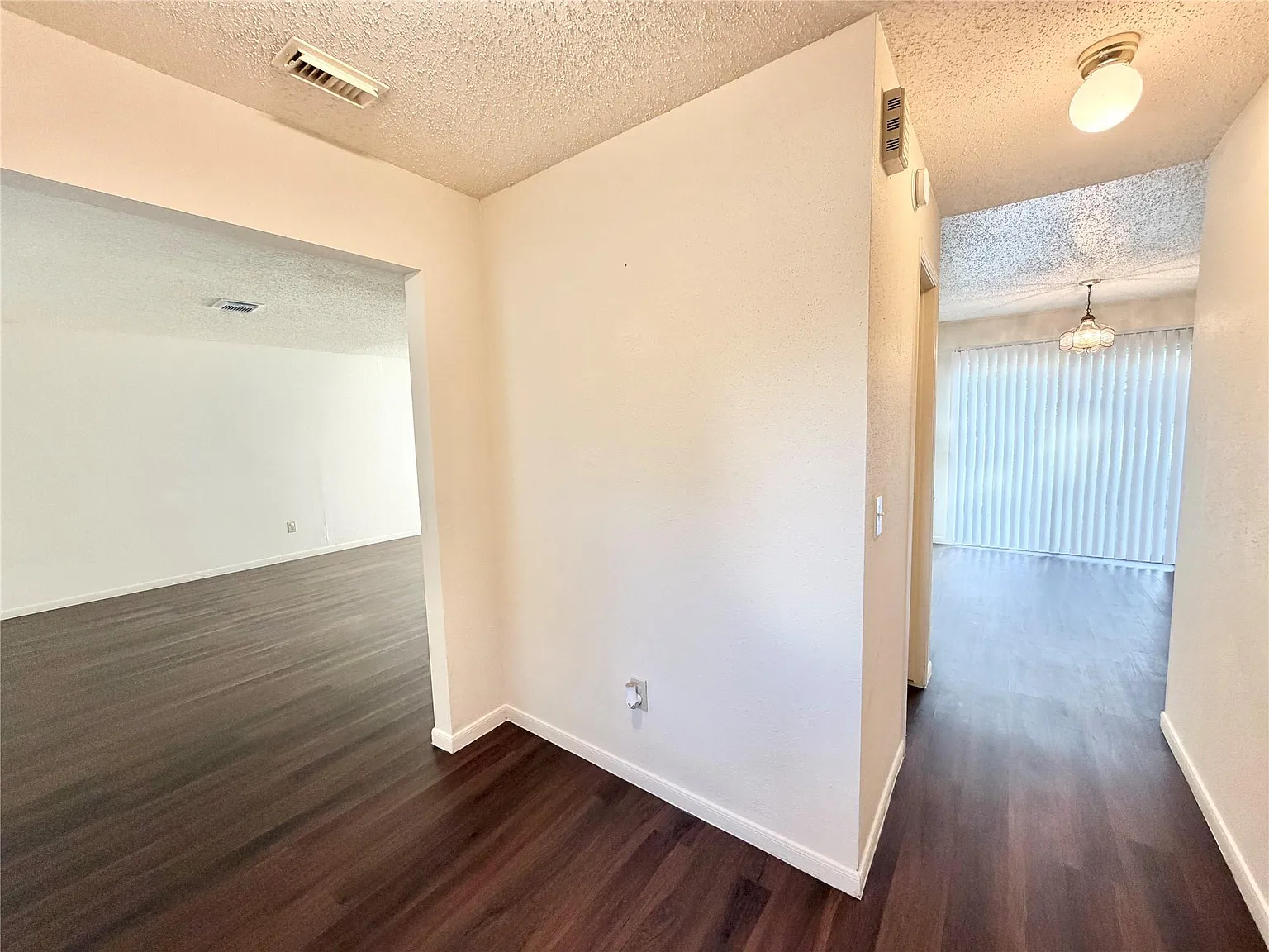 3 bed, 2.5 bath, 1760 sqft, $1,925 — Photo 4