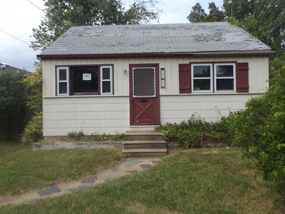 1st image of 2410 4th Ave