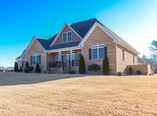 13 Knotting Hill Dr, Fayetteville, TN 37334