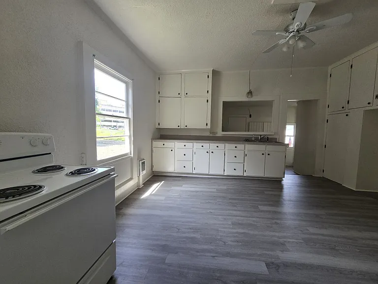 228 SE Pitzer St — Photo 7
