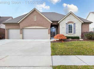 43835 Pheasant Ln, Clinton Township, MI 48038