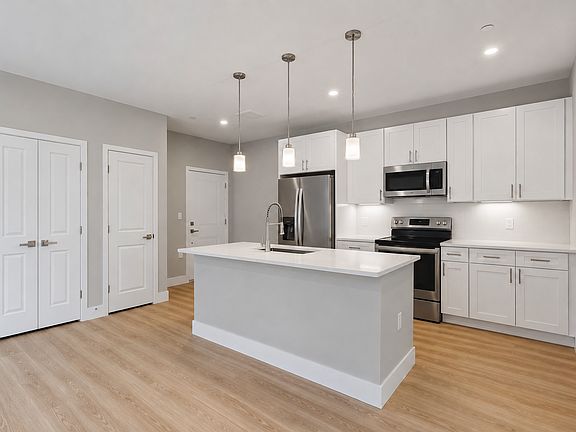4th image of 298 Main St #3E