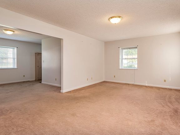 4th image of 2857 Brock Ave