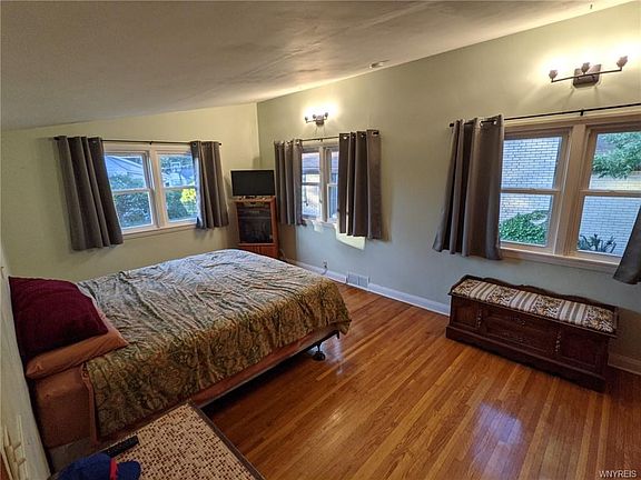5th image of 54 Garland Dr