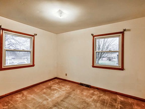3rd image of 528 S 8th St