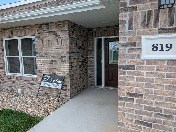 819 Meadow St, Beatrice, NE 68310