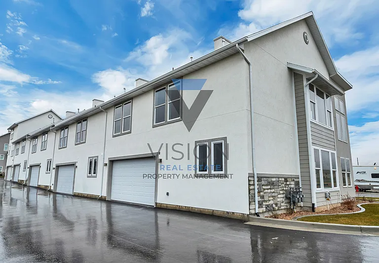 1098 S High Ridge Rd — Photo 3